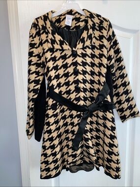Tahari Black and Cream Houndstooth Knit Matching Set with Belt, size M